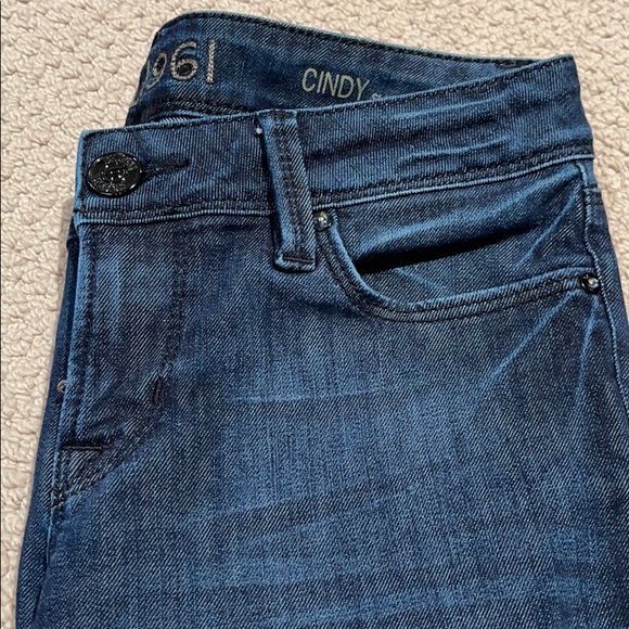 DL1961 “Cindy” Slim bootcut jean size 25 - Picture 2 of 8